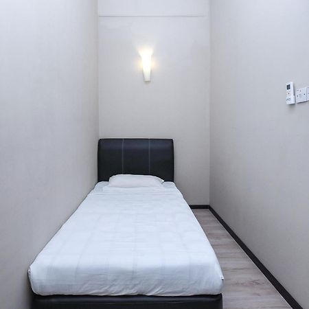 Spot On 89838 Lm Residence Miri Bagian luar foto