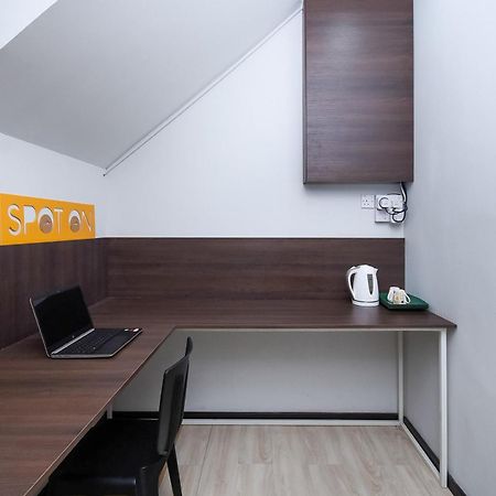 Spot On 89838 Lm Residence Miri Bagian luar foto