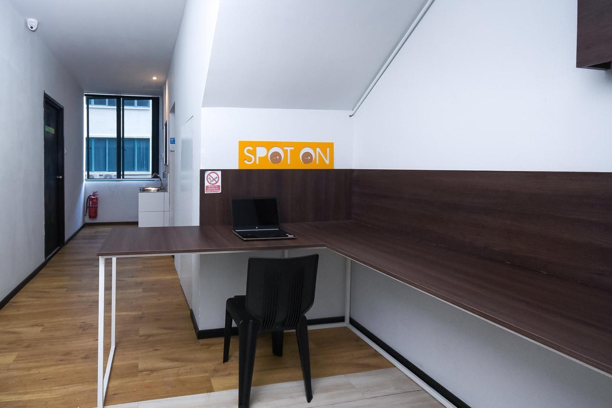 Spot On 89838 Lm Residence Miri Bagian luar foto
