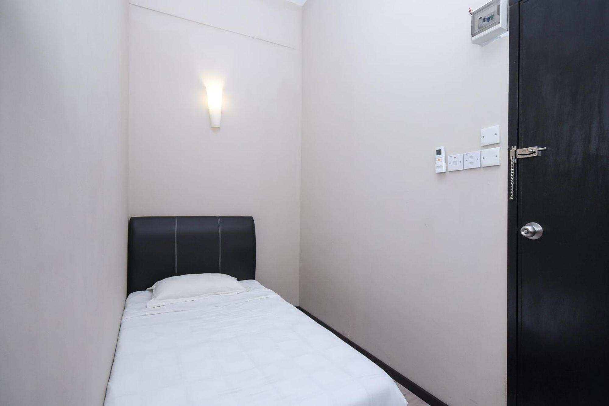 Spot On 89838 Lm Residence Miri Bagian luar foto