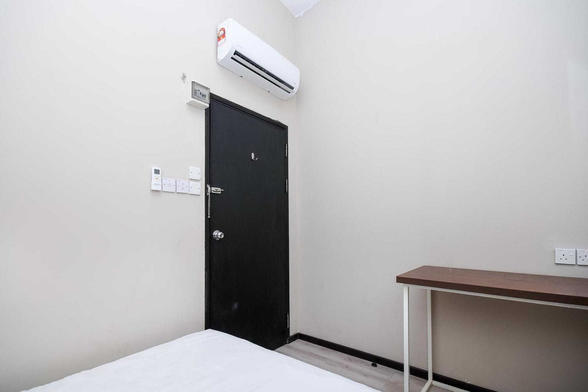 Spot On 89838 Lm Residence Miri Bagian luar foto