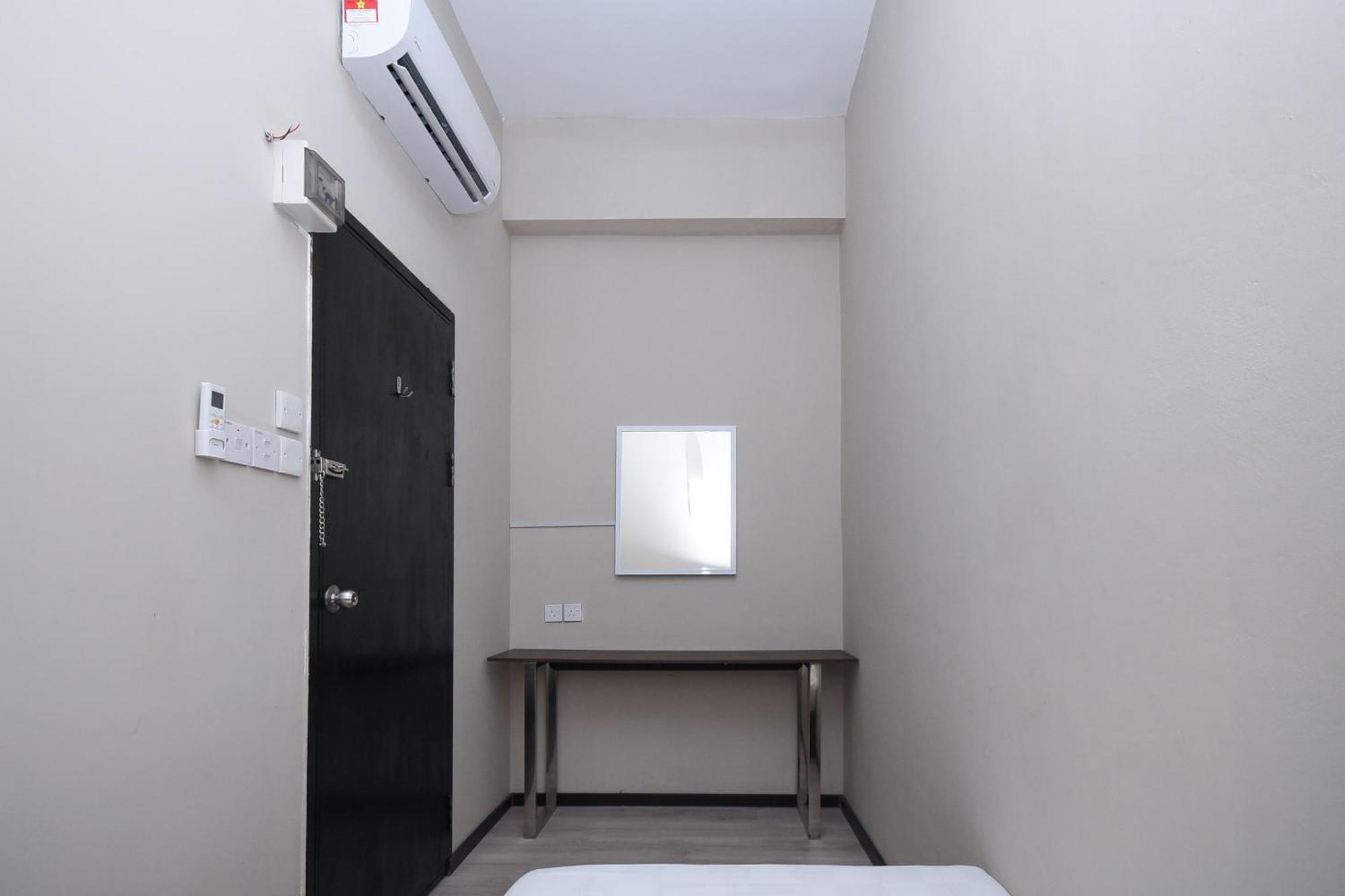 Spot On 89838 Lm Residence Miri Bagian luar foto