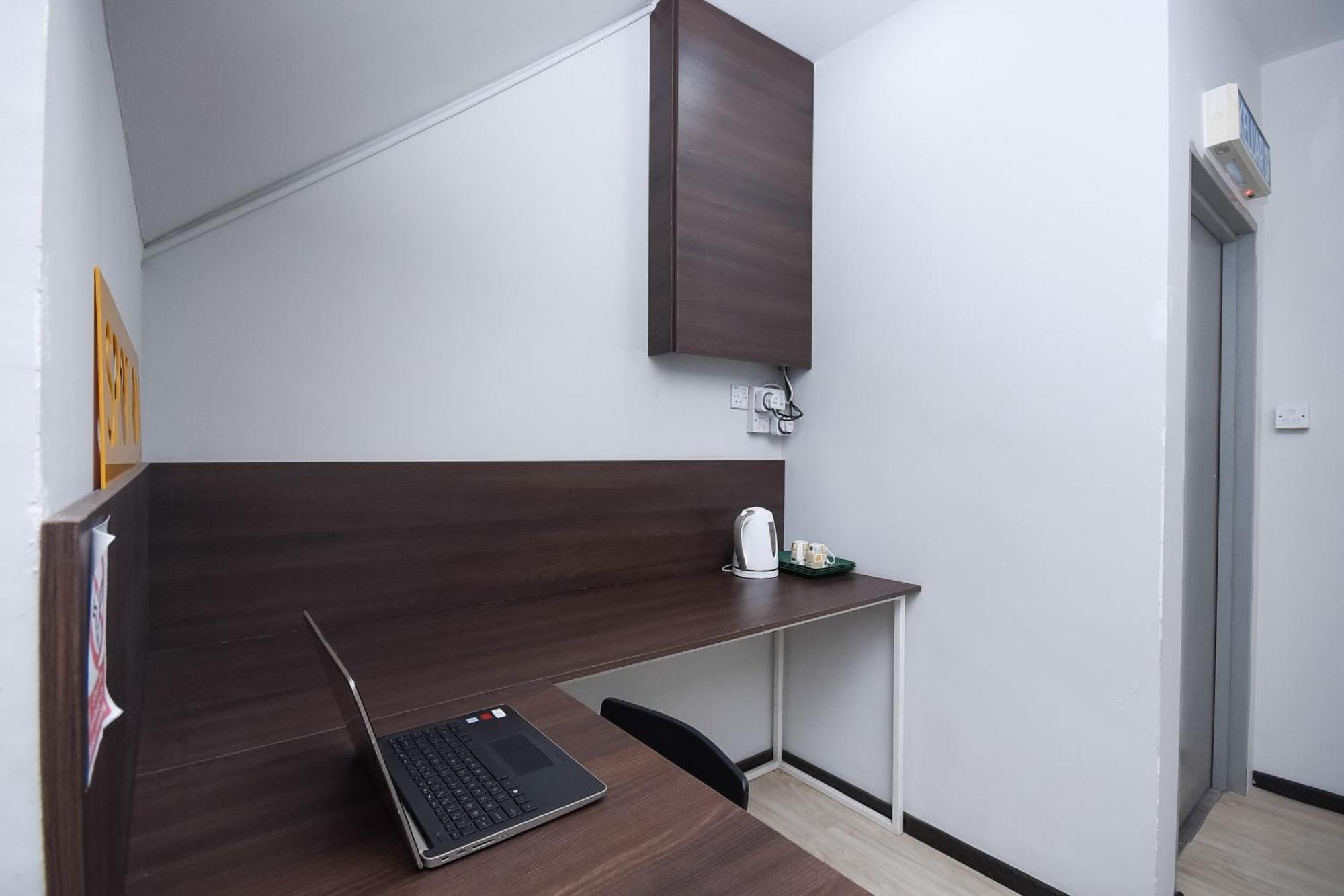 Spot On 89838 Lm Residence Miri Bagian luar foto