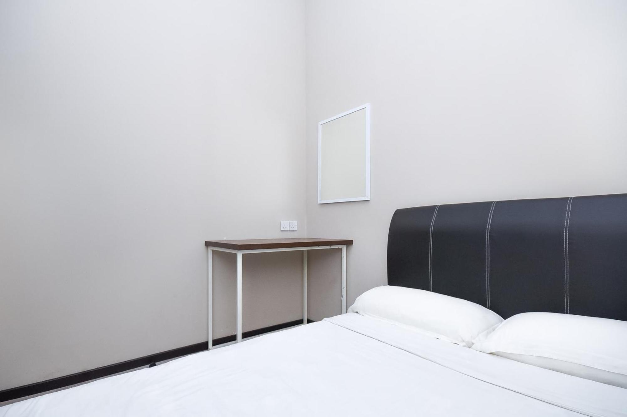 Spot On 89838 Lm Residence Miri Bagian luar foto