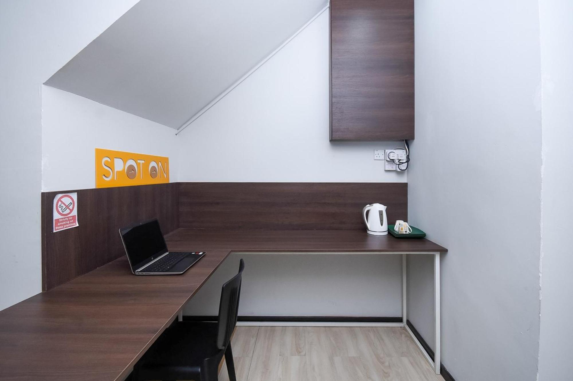 Spot On 89838 Lm Residence Miri Bagian luar foto